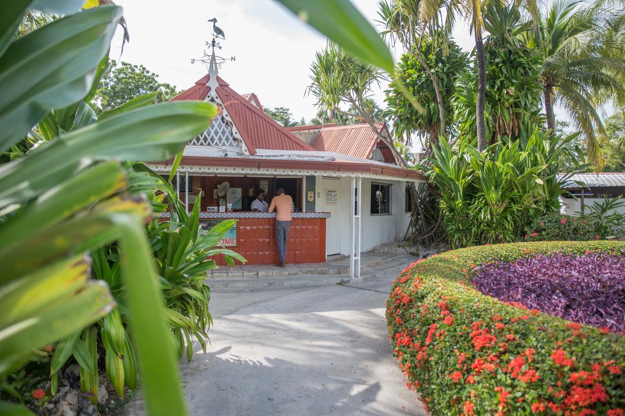 Moulin Sur Mer Beach Resort Montrouis Exterior photo