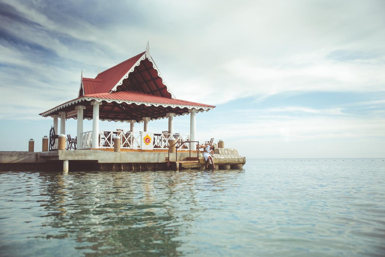 Moulin Sur Mer Beach Resort Montrouis Exterior photo