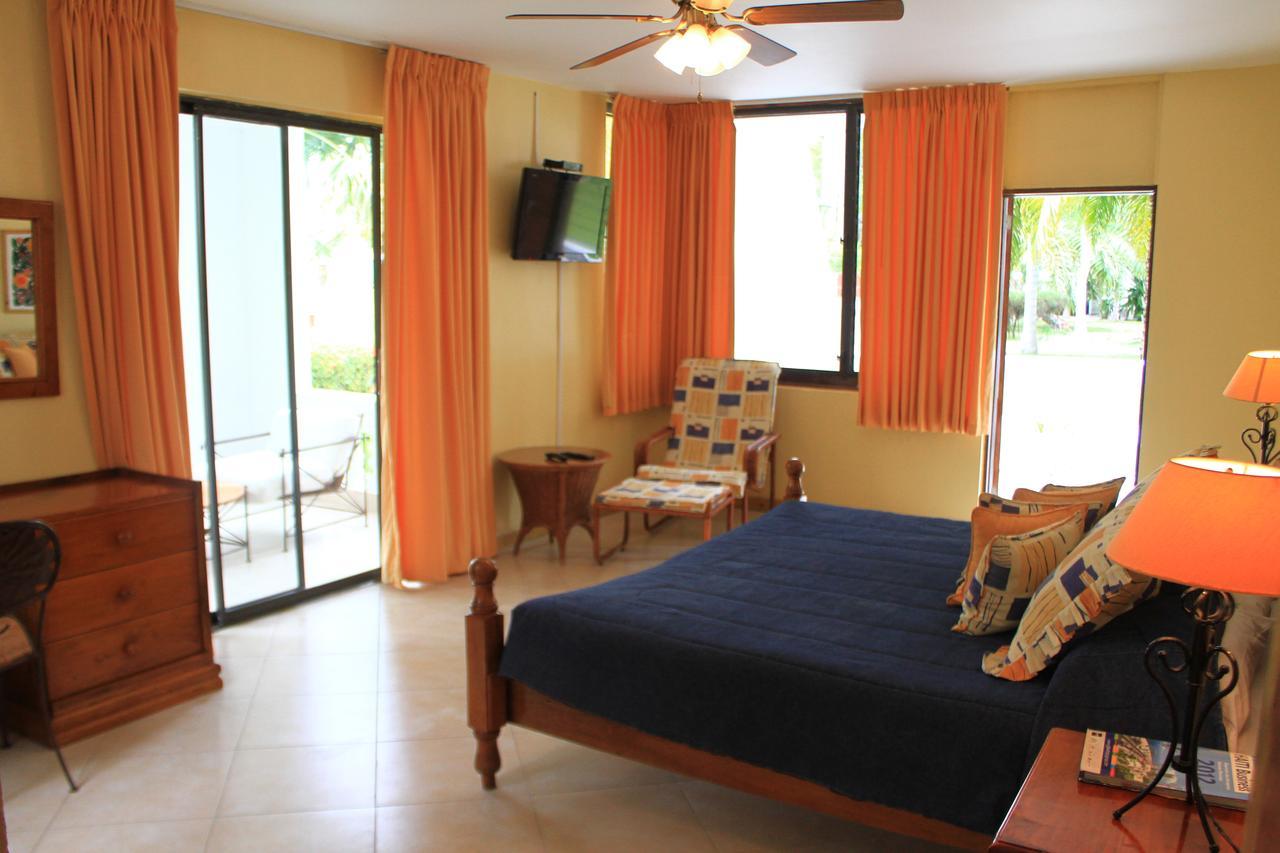 Moulin Sur Mer Beach Resort Montrouis Exterior photo
