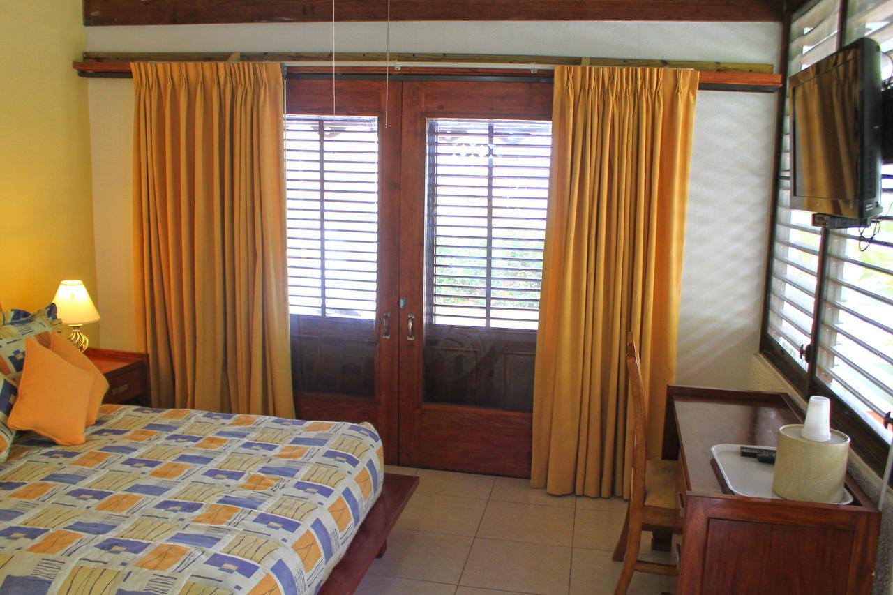Moulin Sur Mer Beach Resort Montrouis Exterior photo