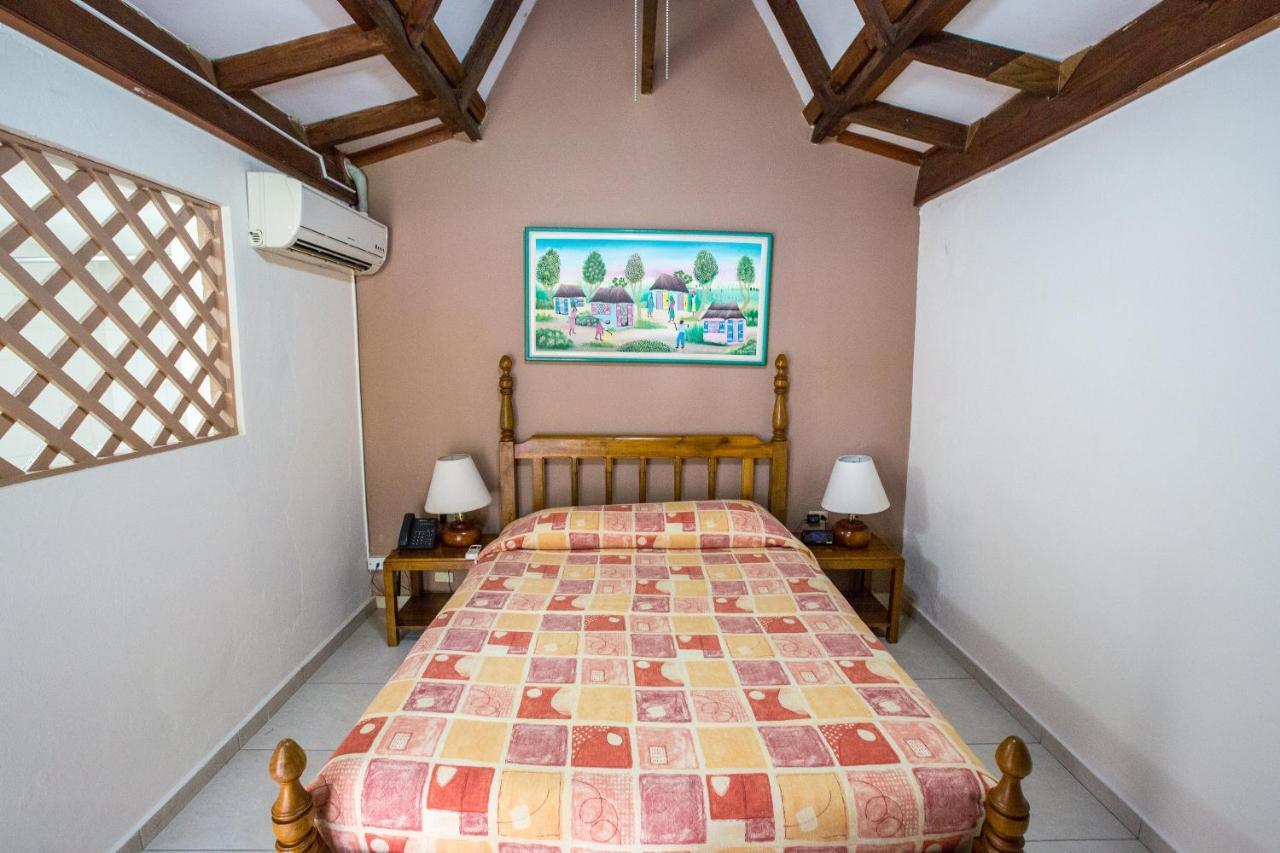 Moulin Sur Mer Beach Resort Montrouis Exterior photo